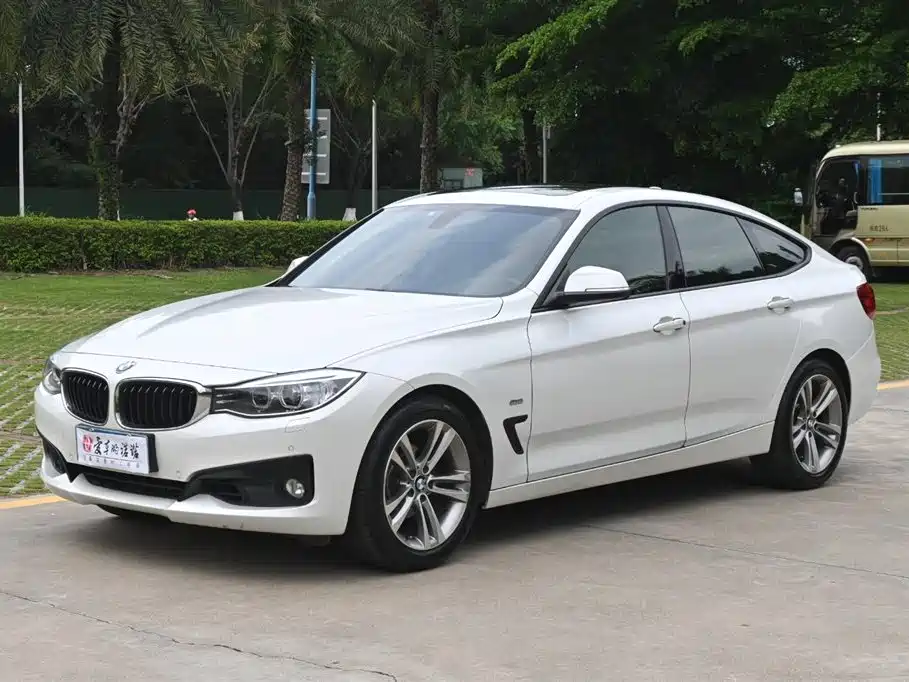BMW 3 Series GT 2016 320i Design Package