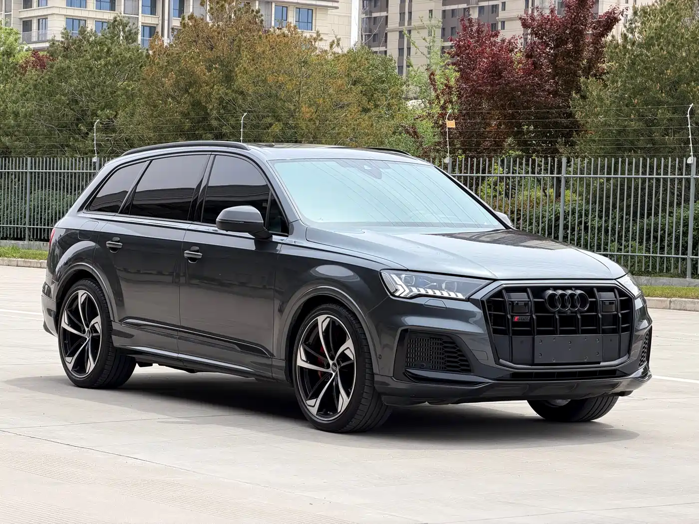 Audi SQ7 2024 4.0 TFSI Dark Knight Edition фото 3