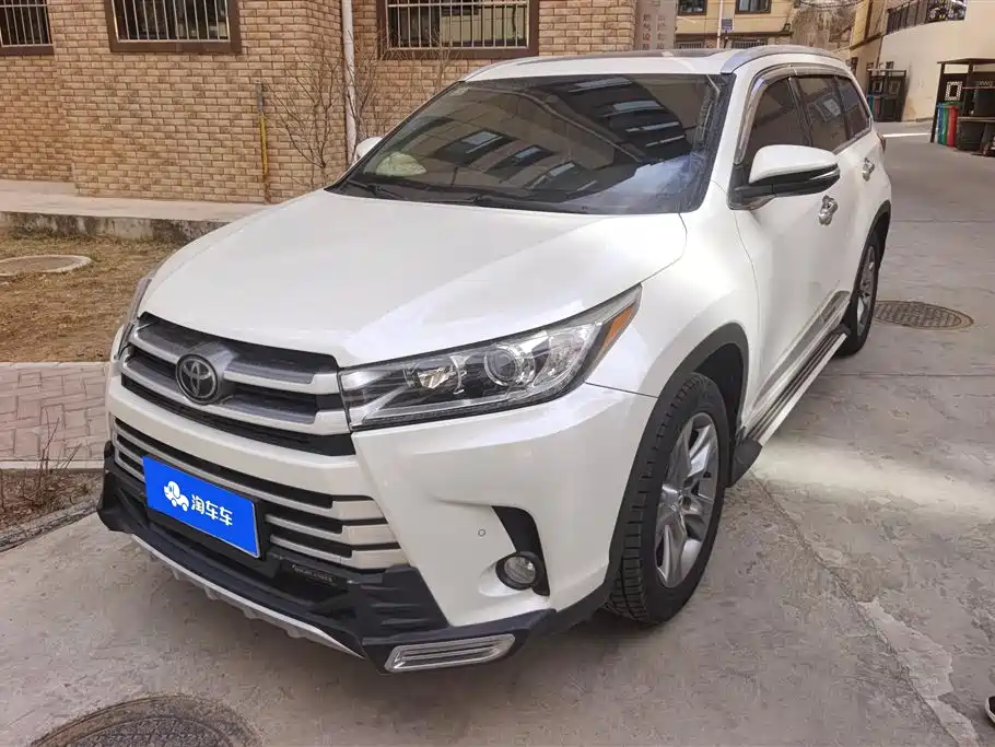 TOYOTA HIGHLANDER