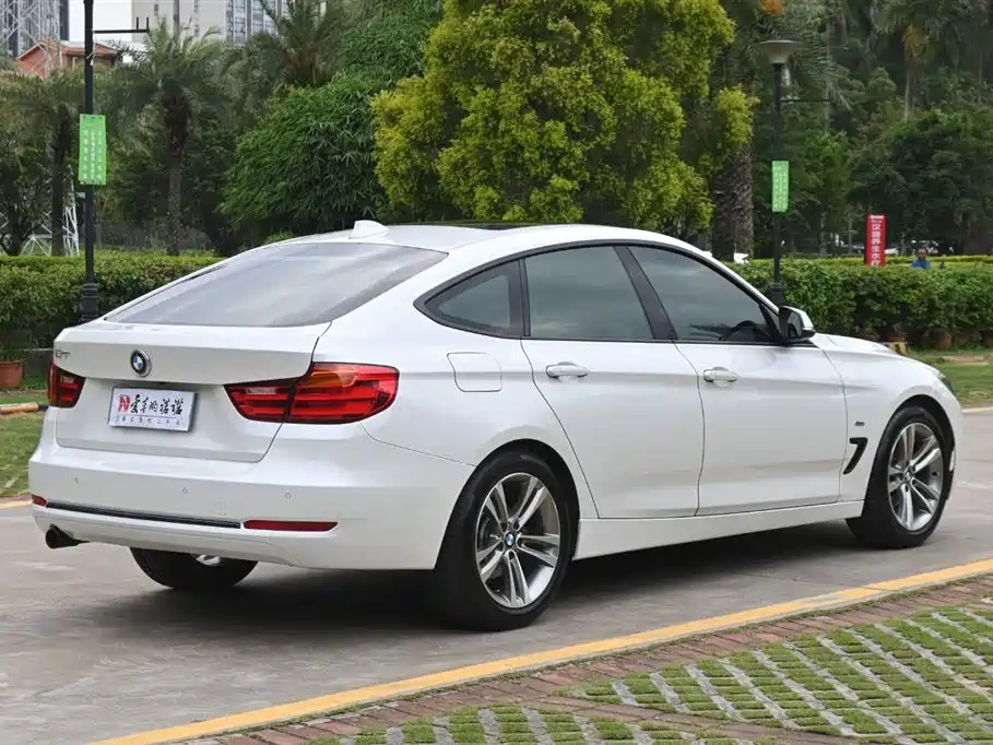 BMW 3 Series GT 2016 320i Design Package фото 5