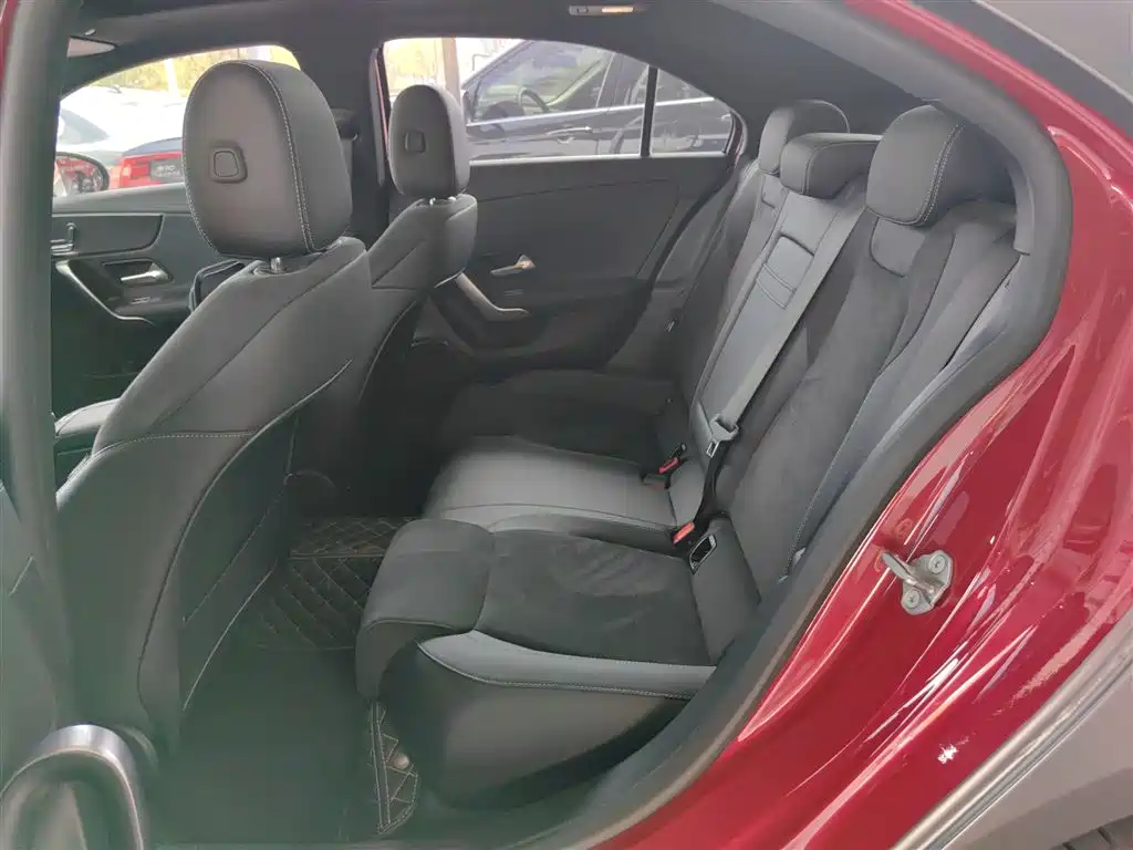 Mercedes-Benz A-Class 2021 A 200 L Sport Sedan Fashion Edition фото 17