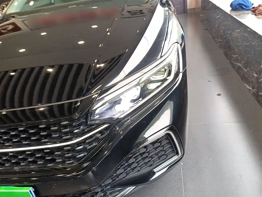 Volkswagen Passat 2023 330TSI Starlight Luxury Edition фото 18