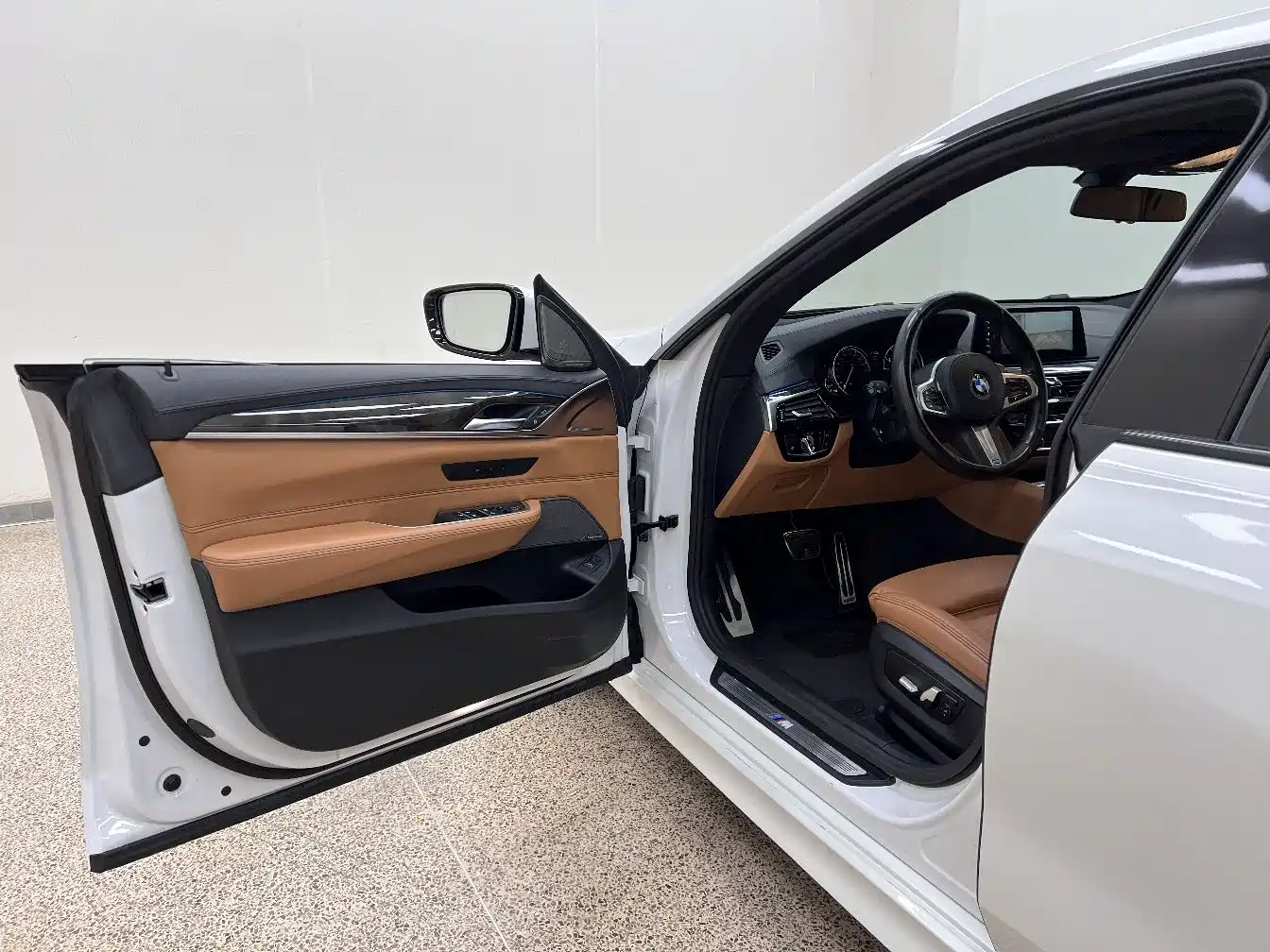BMW 6 Series GT 2018 630i M Sport Package фото 8
