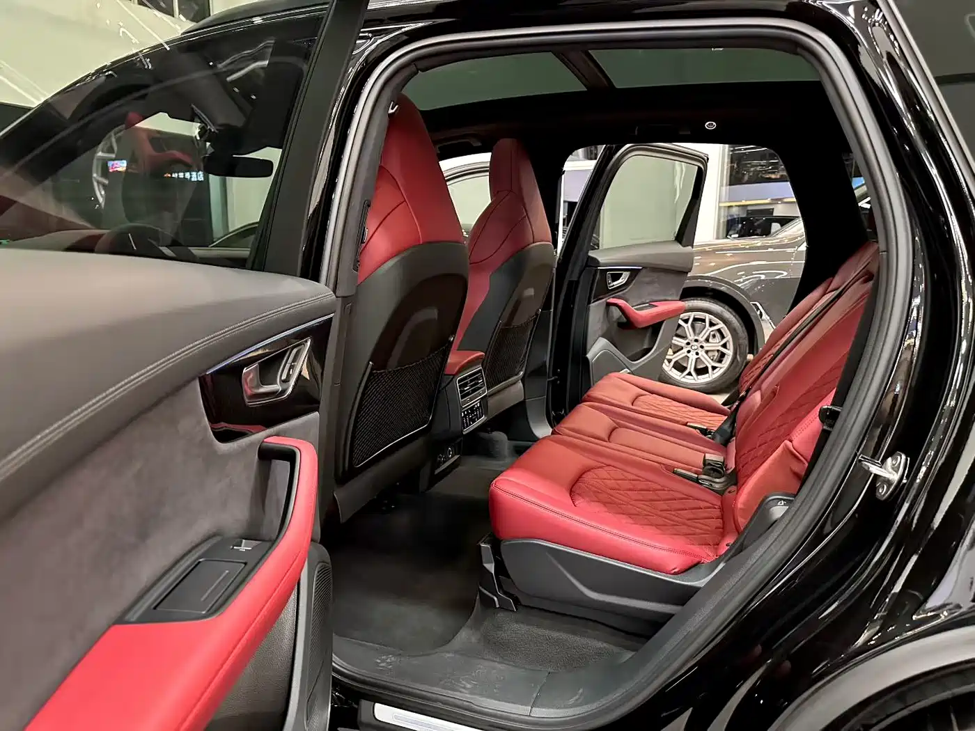 Audi Q7 2023 55 TFSI quattro S line Ice & Snow Sport Edition фото 9
