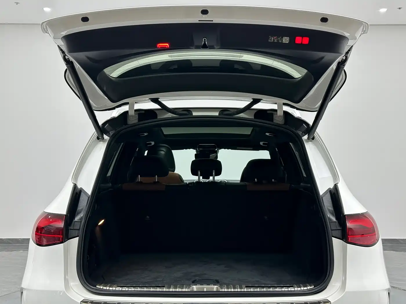 Mercedes-Benz GLC 2024 GLC 260 L 4MATIC Luxury 5-seater фото 30