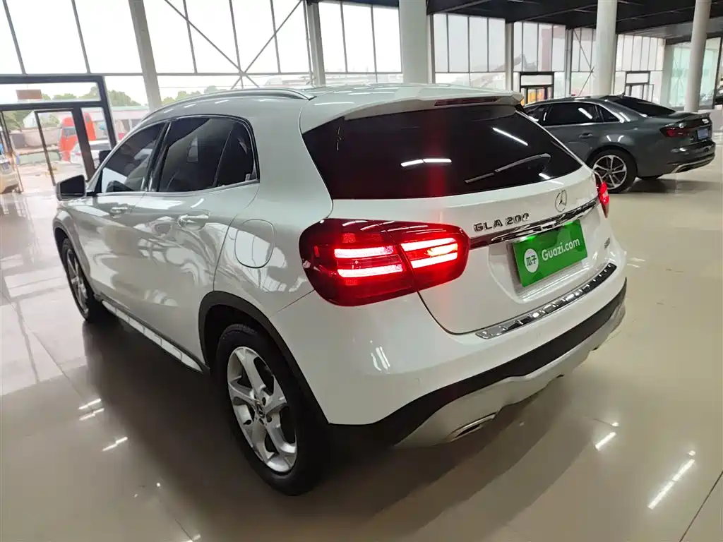 Mercedes-Benz GLA 2018 GLA 200 Dynamic фото 23
