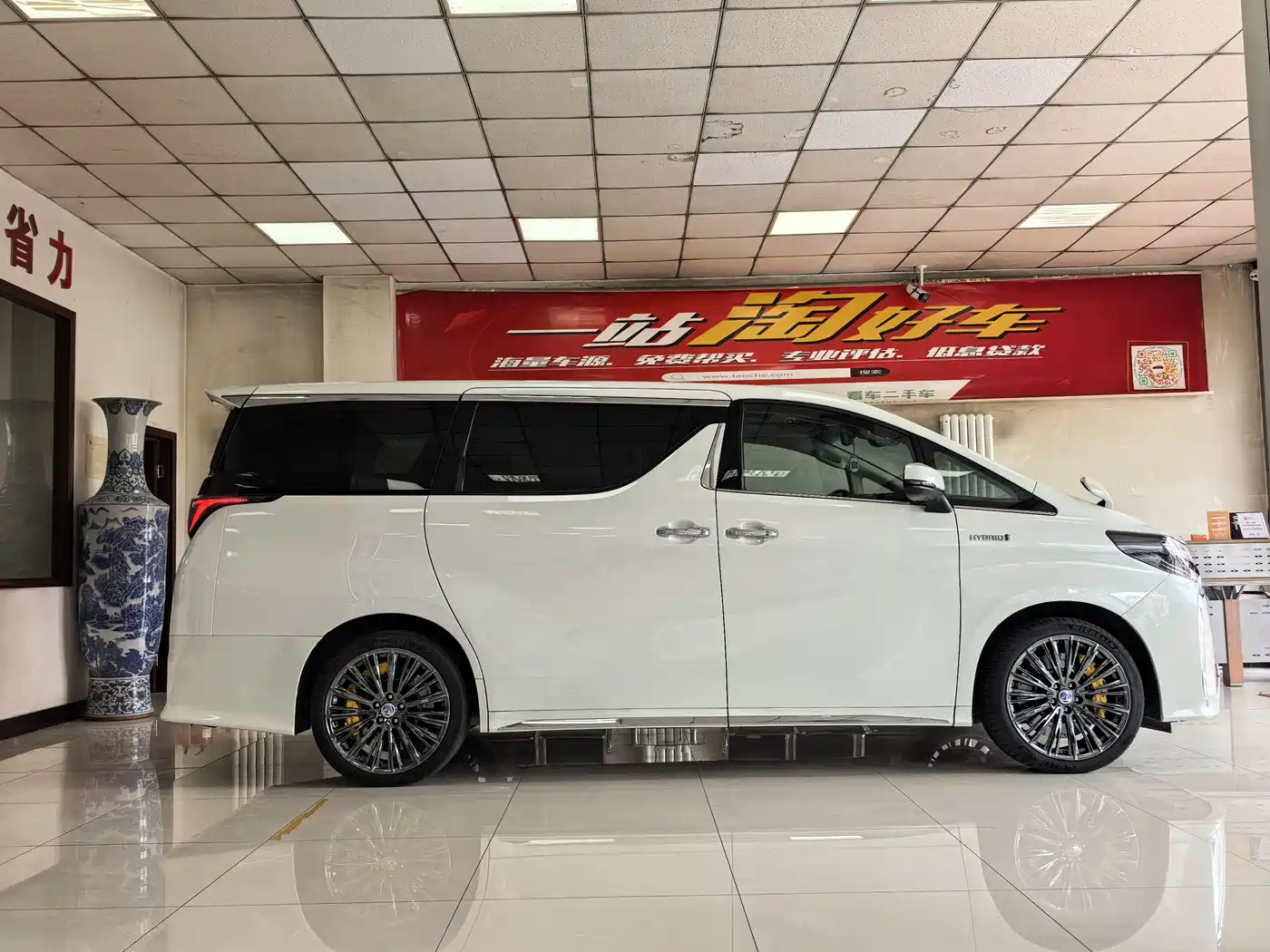 Toyota Alphard 2021 Hybrid 2.5L Luxury фото 23