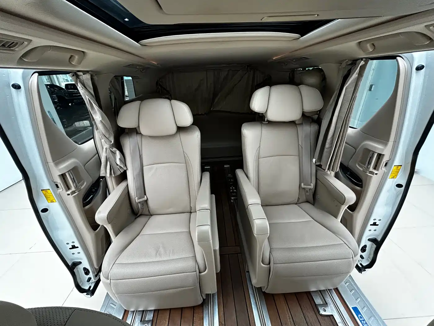 Toyota Alphard фото 15
