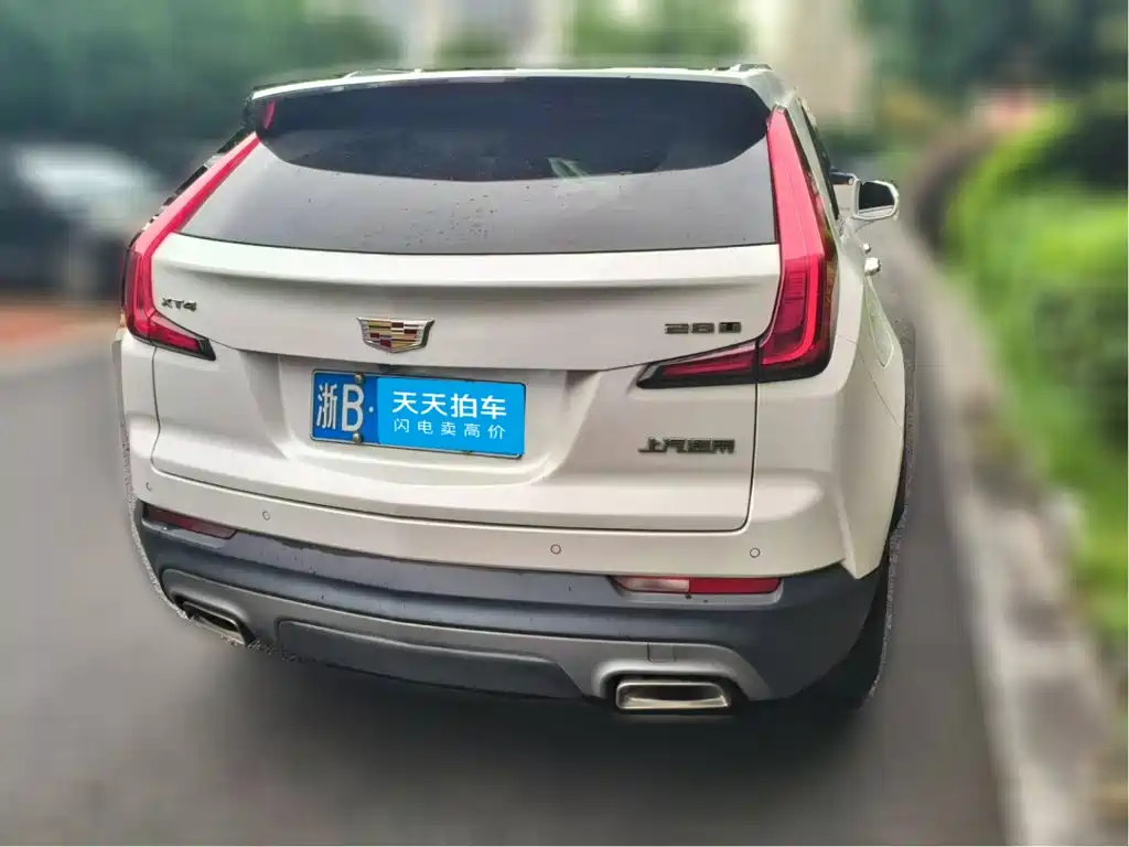 Фото 2 - Cadillac XT4