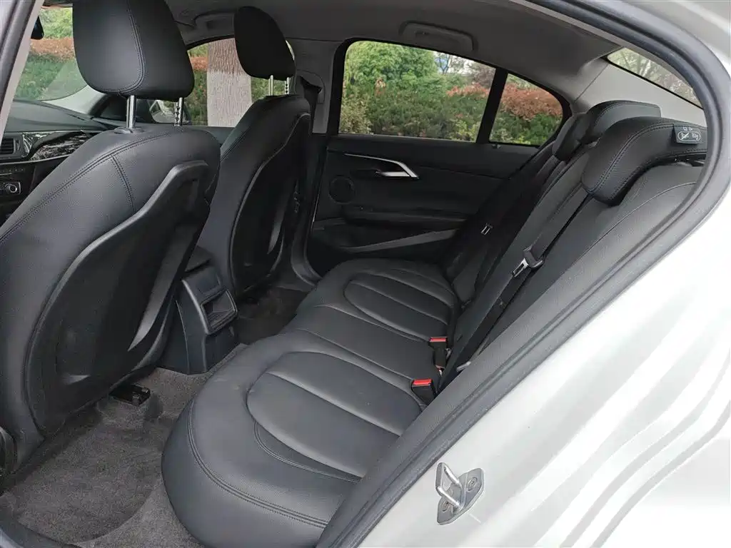 BMW 1 Series 2019 118i Fashion Edition фото 13