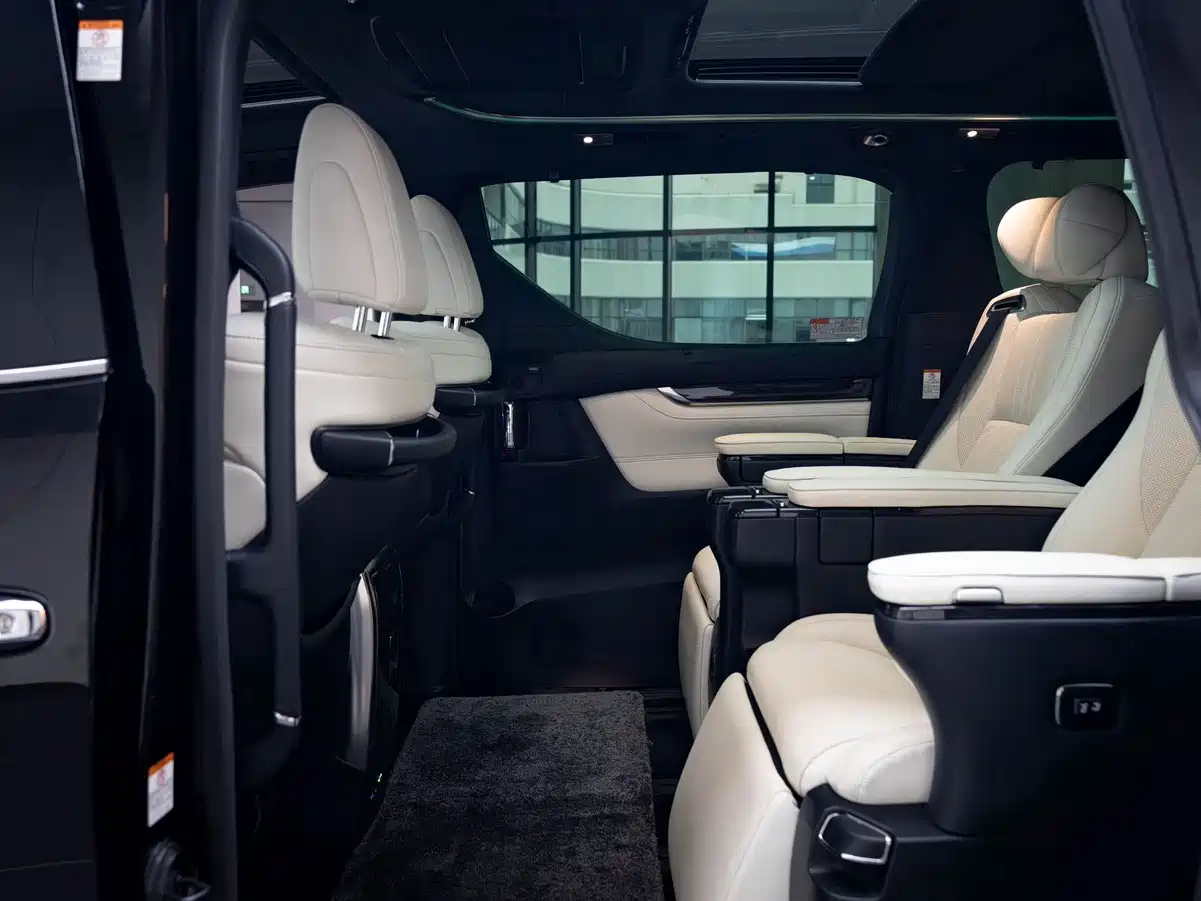 Lexus LM 2020 300h Seven-Seater Elegance Edition фото 15