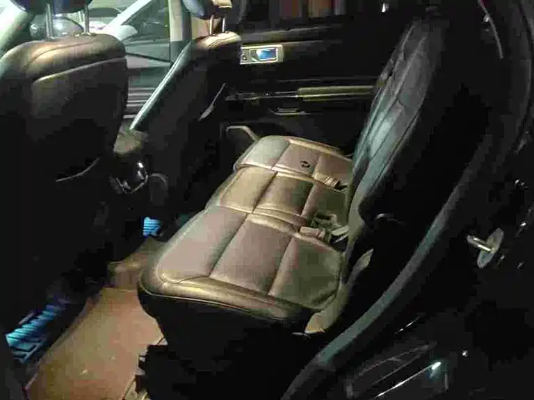 Фото 5 - Ford Explorer