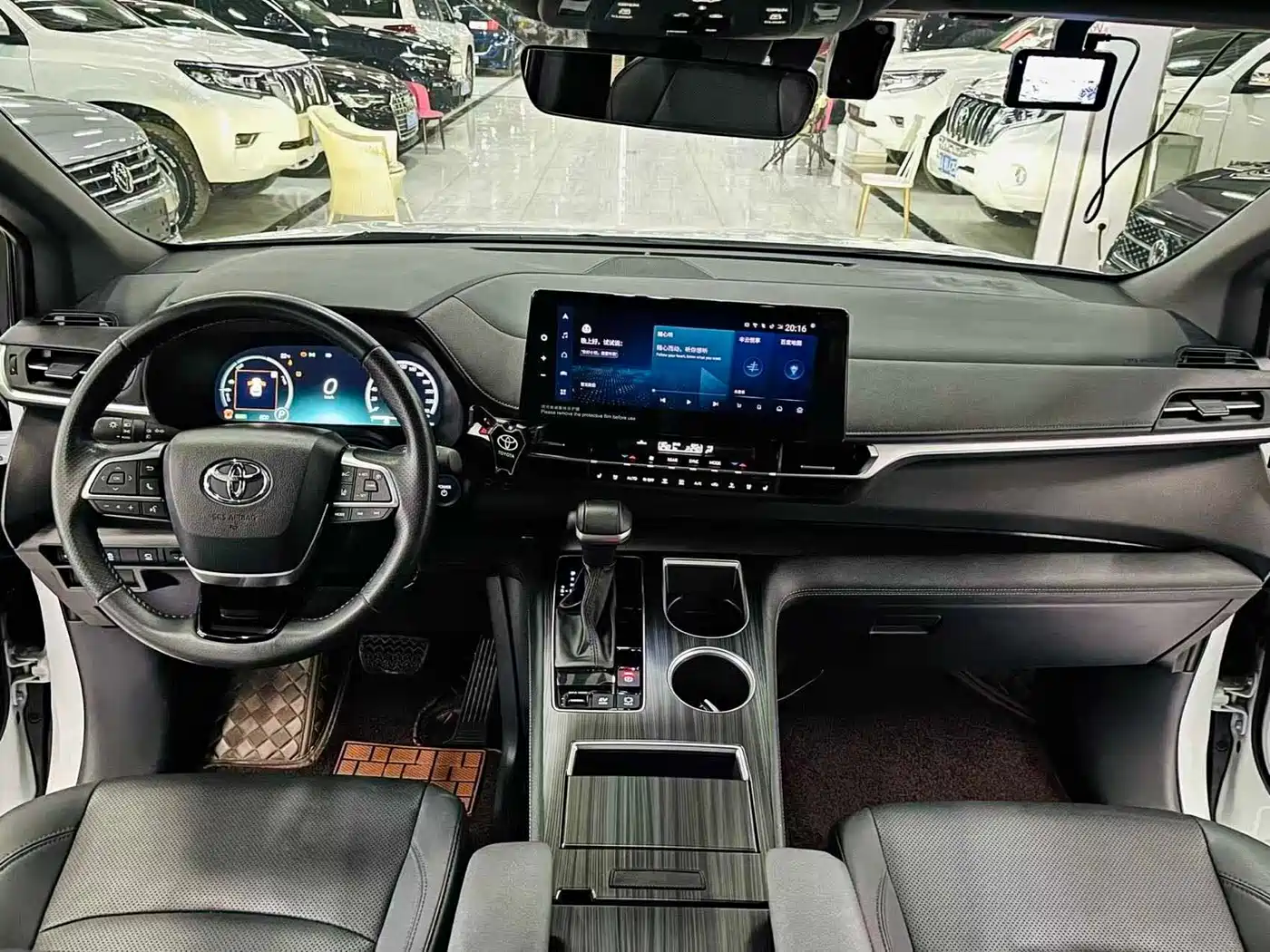 Toyota Sienna 2023 2.5L Hybrid Ultimate Edition фото 8
