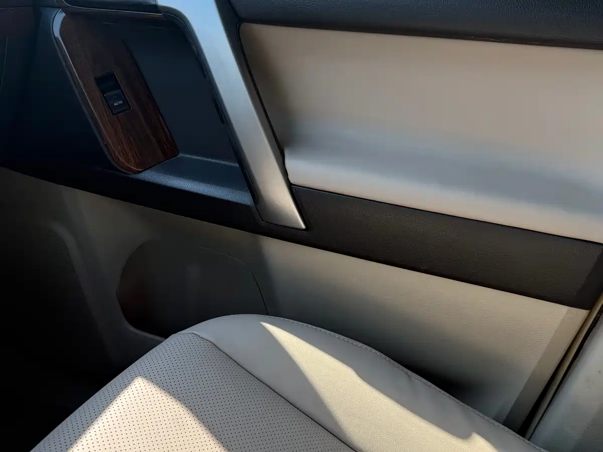 Toyota Prado (Import) 2010 2.7L Auto Luxury фото 12