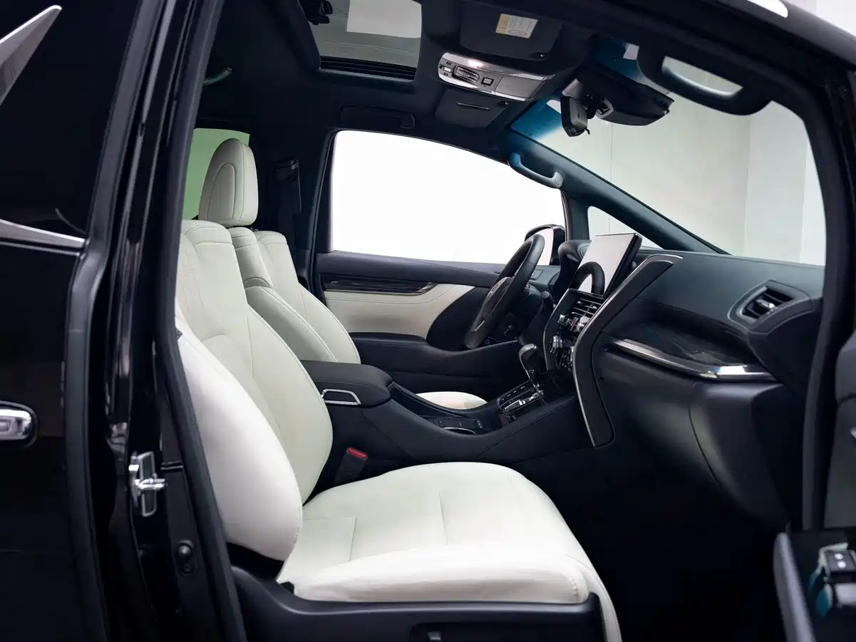 Lexus LM 2020 300h Seven-Seater Elegance Edition фото 13