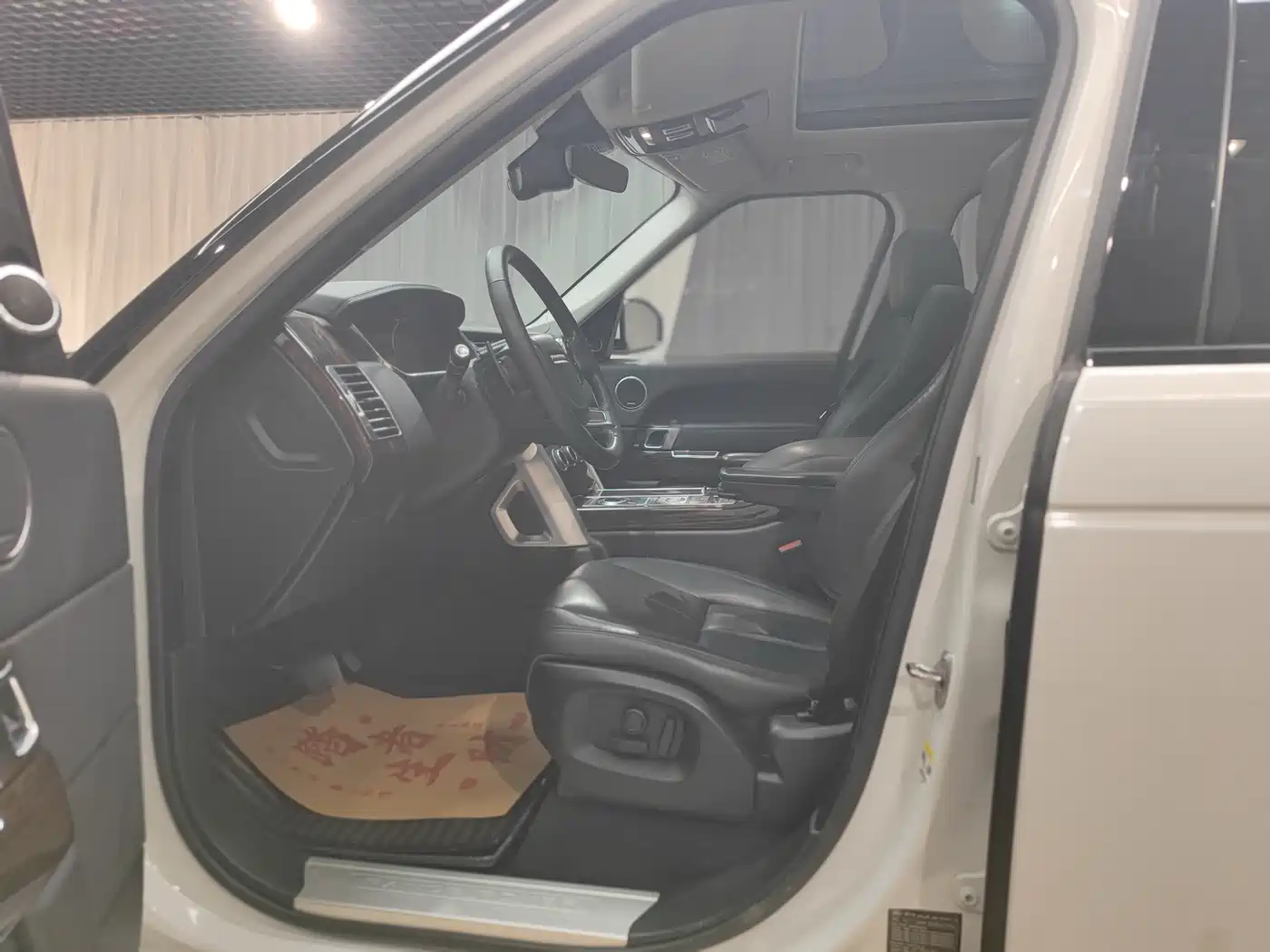 Land Rover Range Rover 2018 3.0 SC V6 Golden Age Edition фото 9
