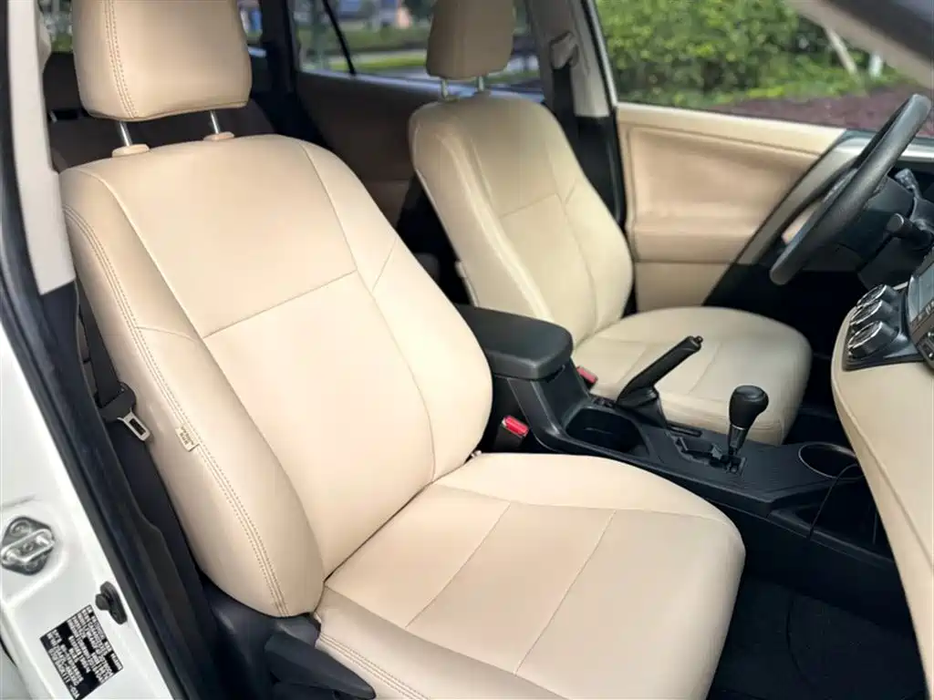 Toyota RAV4 Rongfang 2015 2.0L CVT 2WD Urban Edition фото 22