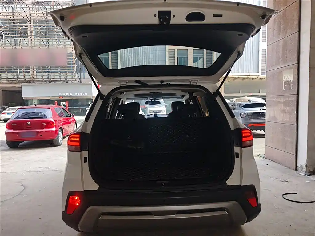 Hyundai Beijing Hyundai ix35 2018 2.0L Automatic 2WD Zhiyong·Enjoyment Edition фото 15