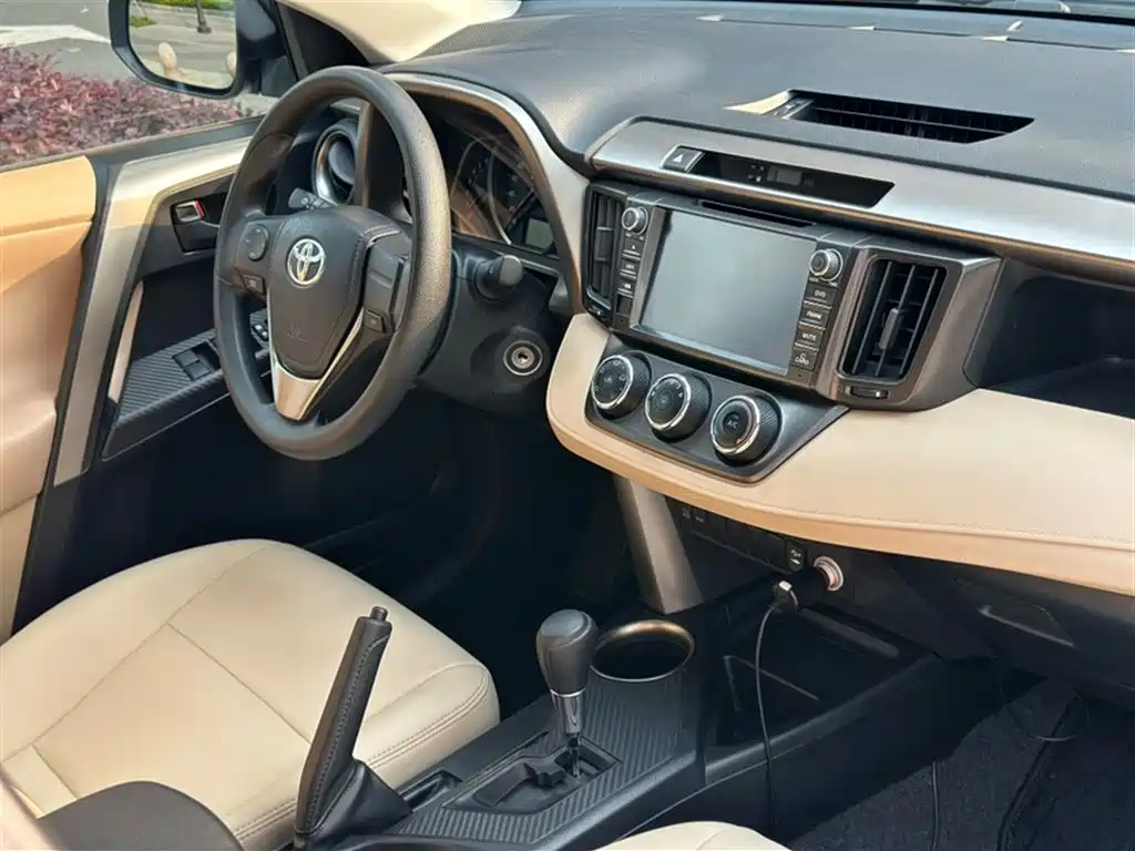 Toyota RAV4 Rongfang 2015 2.0L CVT 2WD Urban Edition фото 5