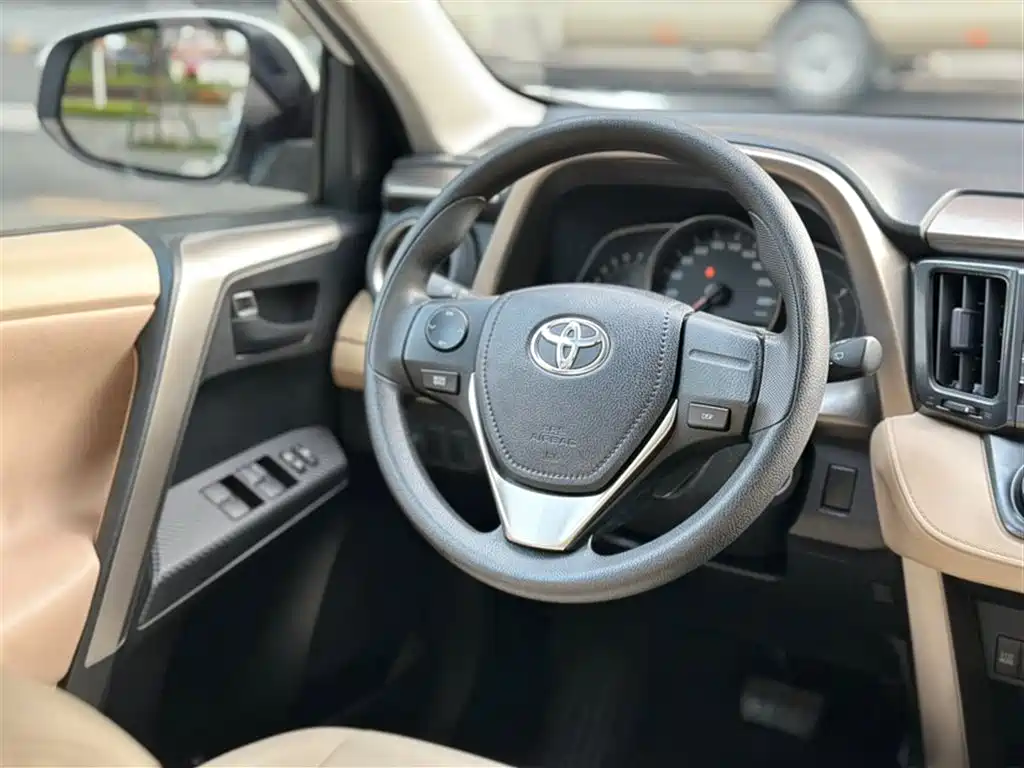 Toyota RAV4 Rongfang 2015 2.0L CVT 2WD Urban Edition фото 20
