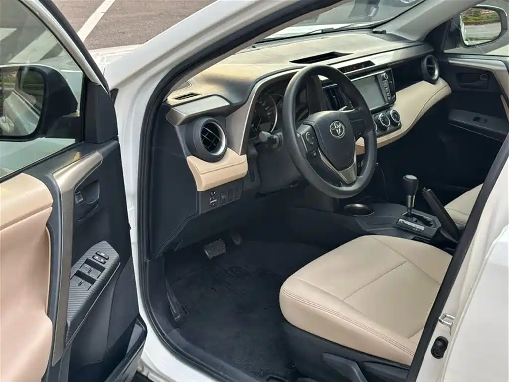 Toyota RAV4 Rongfang 2015 2.0L CVT 2WD Urban Edition фото 17