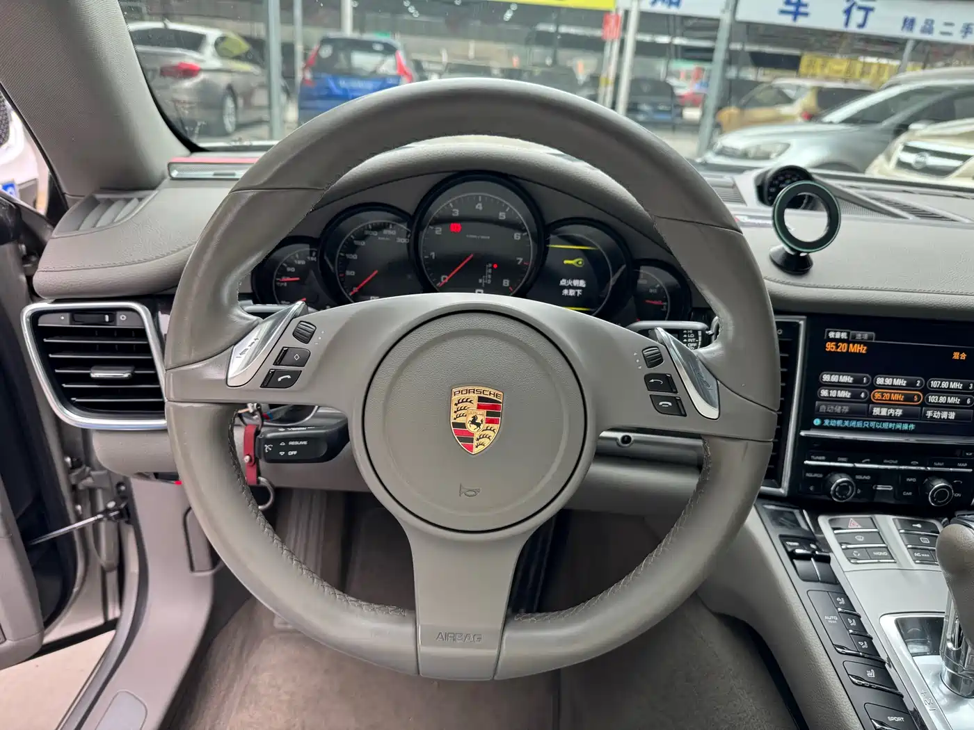 Porsche Panamera 2010 Panamera 4 3.6L фото 9