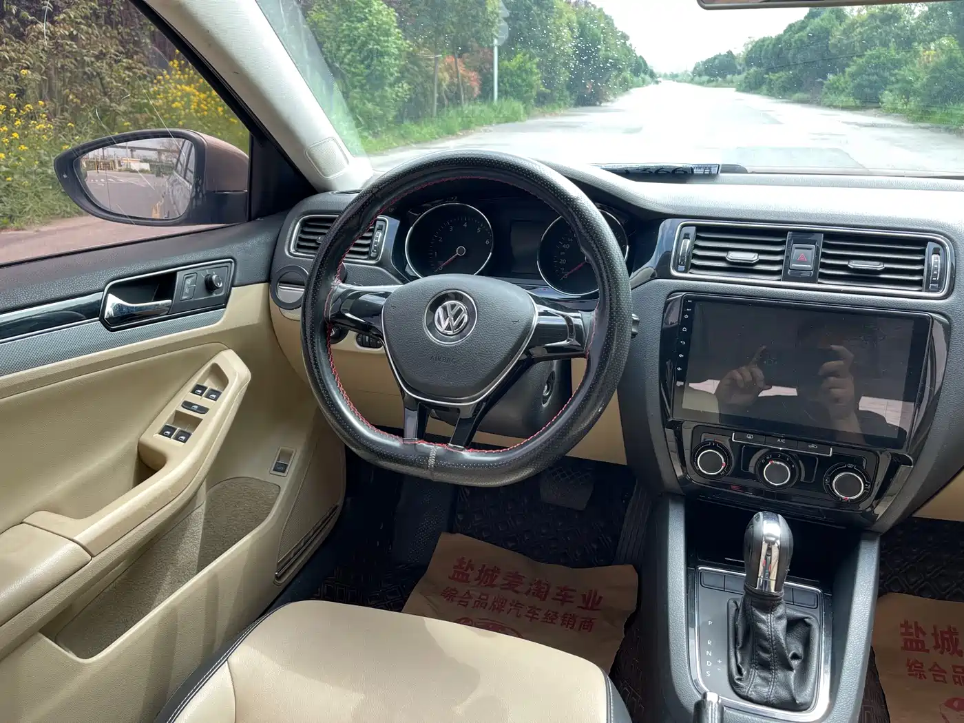 Volkswagen Sagitar 2015 1.6L Automatic Comfort фото 14
