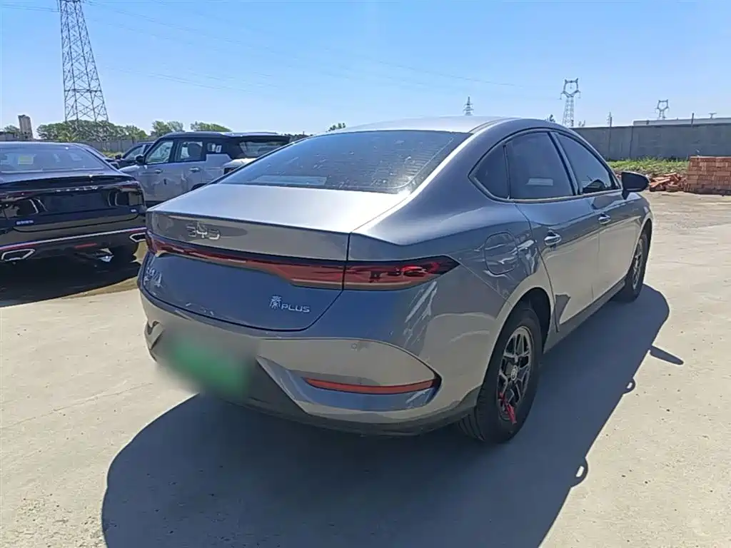 BYD Qin PLUS 2025 DM-i Smart Drive 55KM Leader фото 7