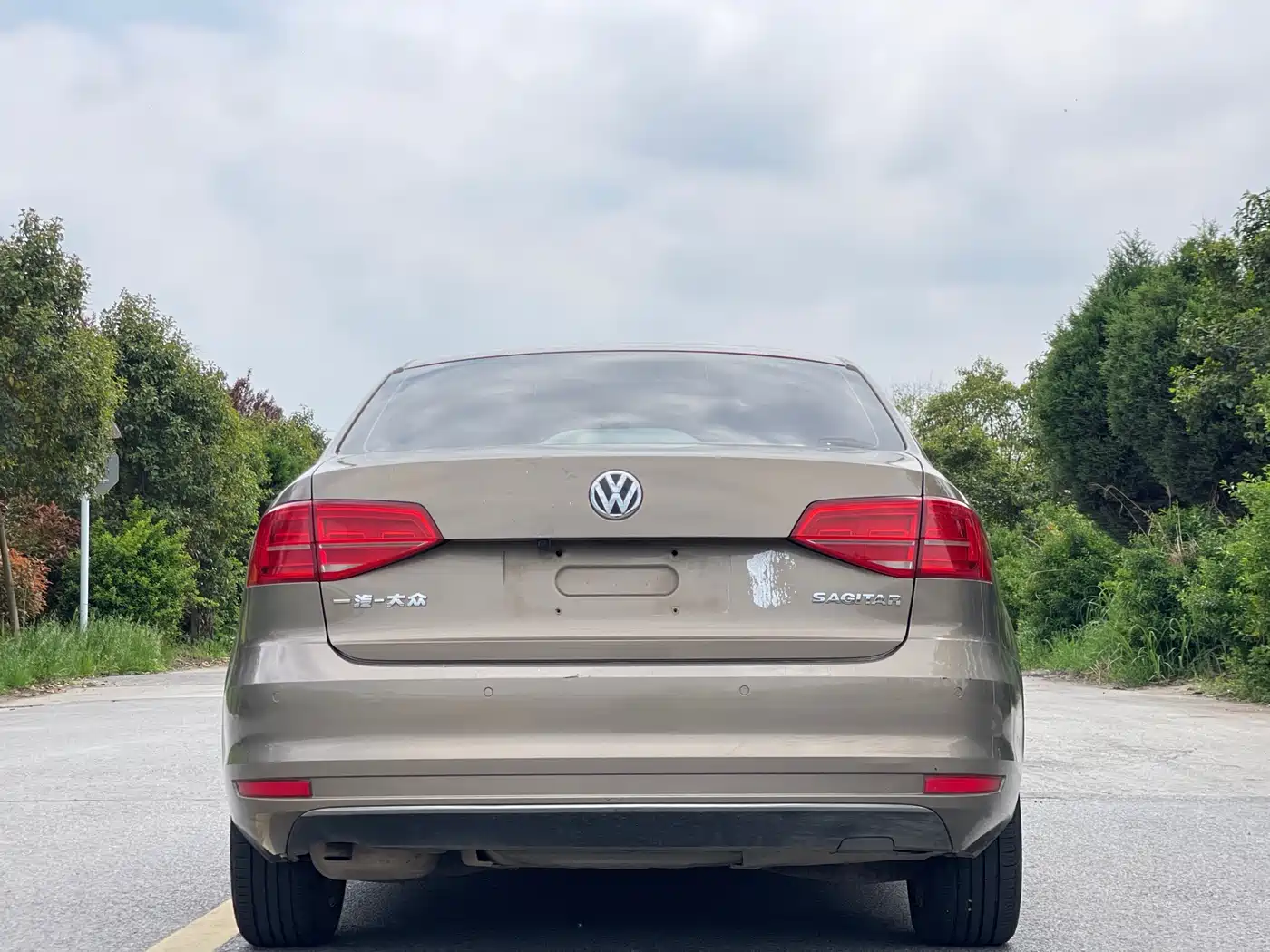 Volkswagen Sagitar 2015 1.6L Automatic Comfort фото 7