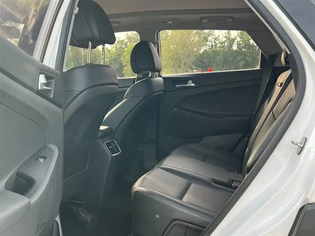 Hyundai Tucson 2018 1.6T DCT 2WD 15th Anniversary Special Edition фото 9