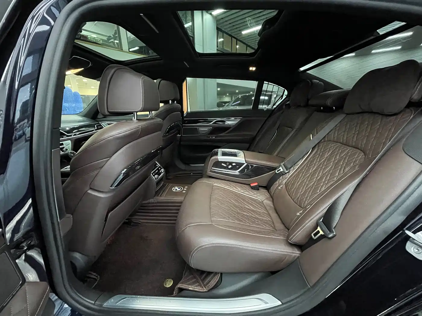 BMW 7 Series 2021 Model 740Li Leading M Sport Package фото 10
