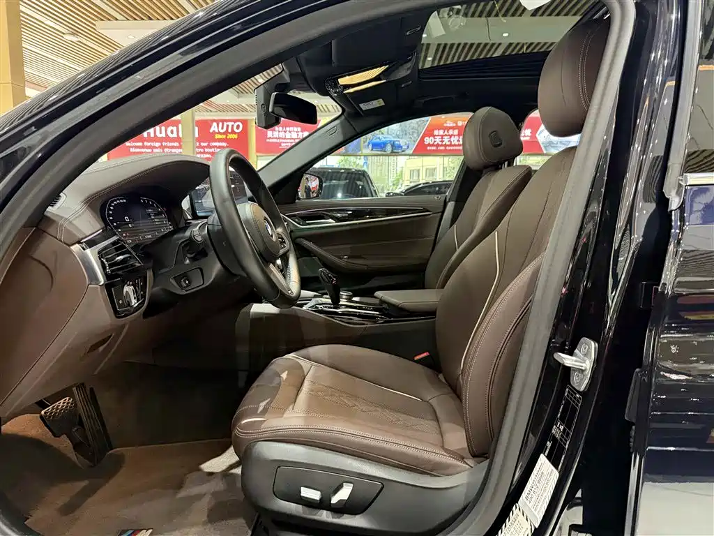 BMW 5 Series 2021 525Li M Sport Package фото 10