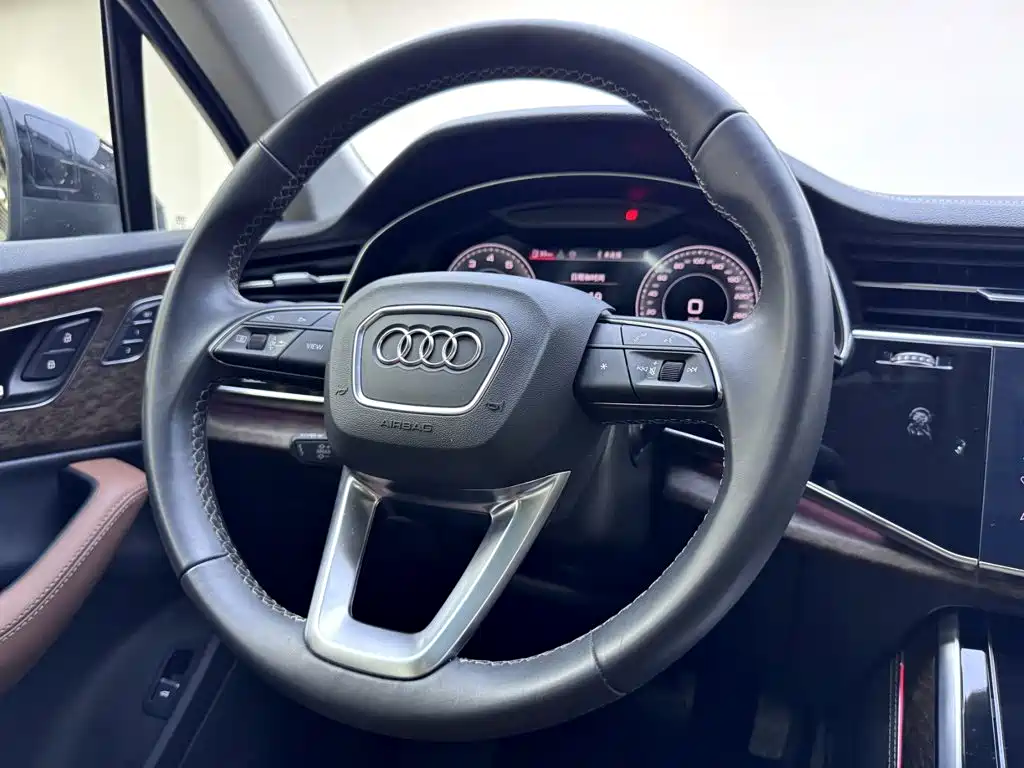 Audi Q7 2025 2025 45 TFSI quattro S line Black Warrior