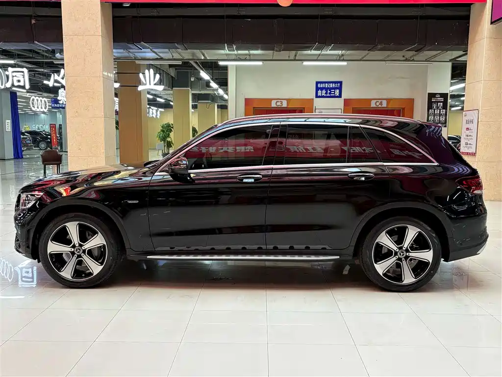Mercedes-Benz GLC 2022 Facelift GLC 300 L 4MATIC Dynamic Collector's Edition фото 4