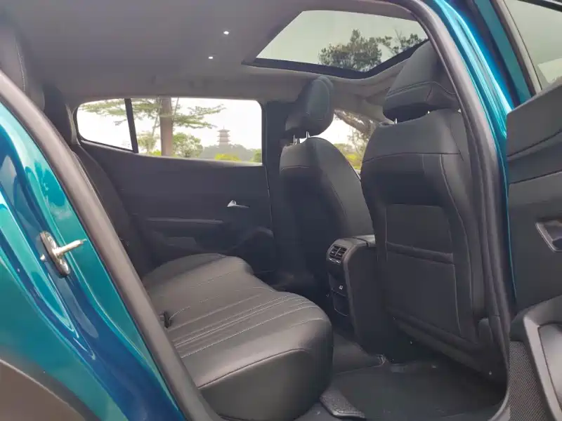 Peugeot 408X 2023 Gravity Edition фото 14