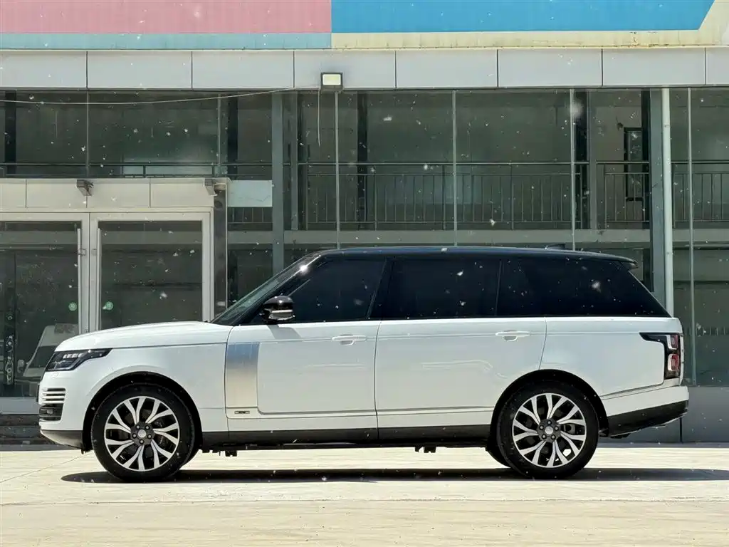 Land Rover Range Rover 2020 3.0 L6 Heritage Extended Edition фото 3