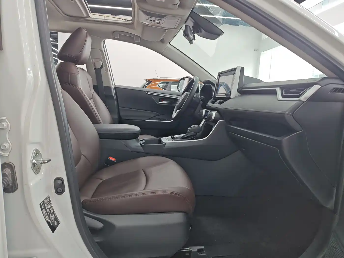 Toyota RAV4 Rongfang 2020 2.0L CVT 2WD Trend Edition фото 8