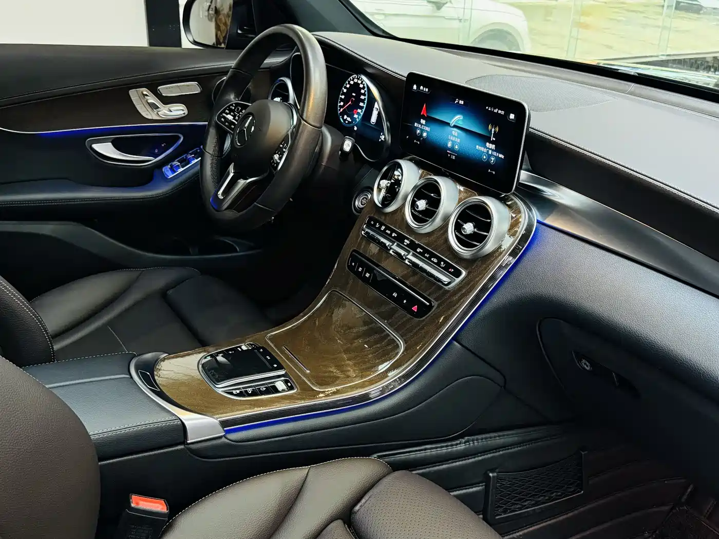 Mercedes-Benz GLC 2022 Model GLC 260 L 4MATIC Luxury Edition фото 12