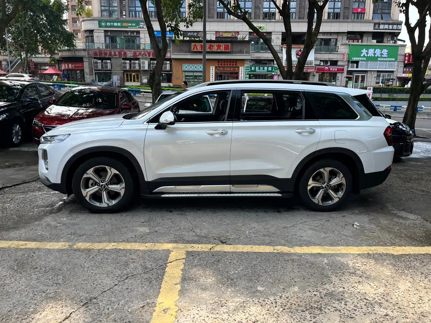 Photo 4 - Hyundai Santa Fe