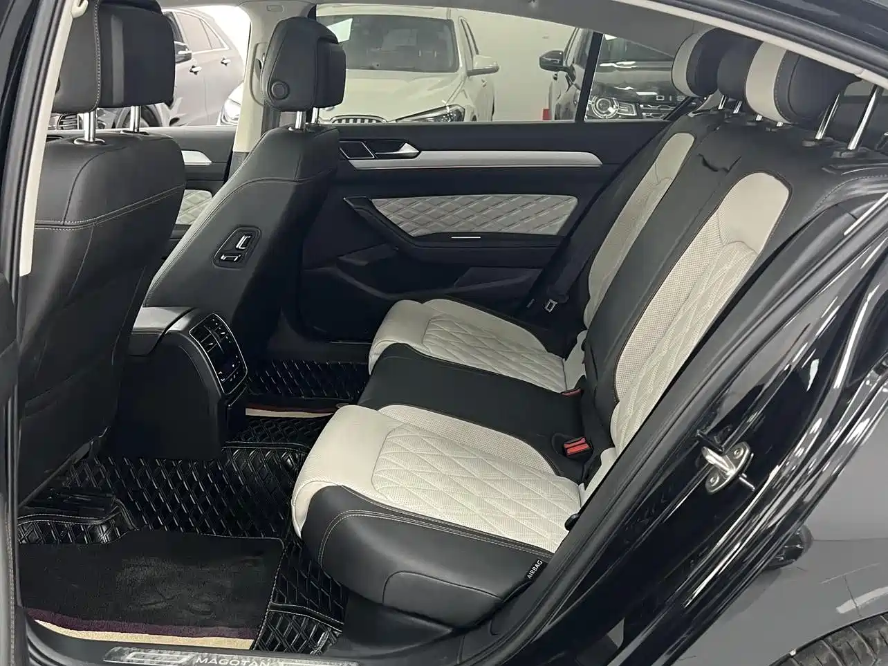 Volkswagen Magotan 2023 2 Million Units Anniversary Edition 330TSI DSG Leading Type фото 21