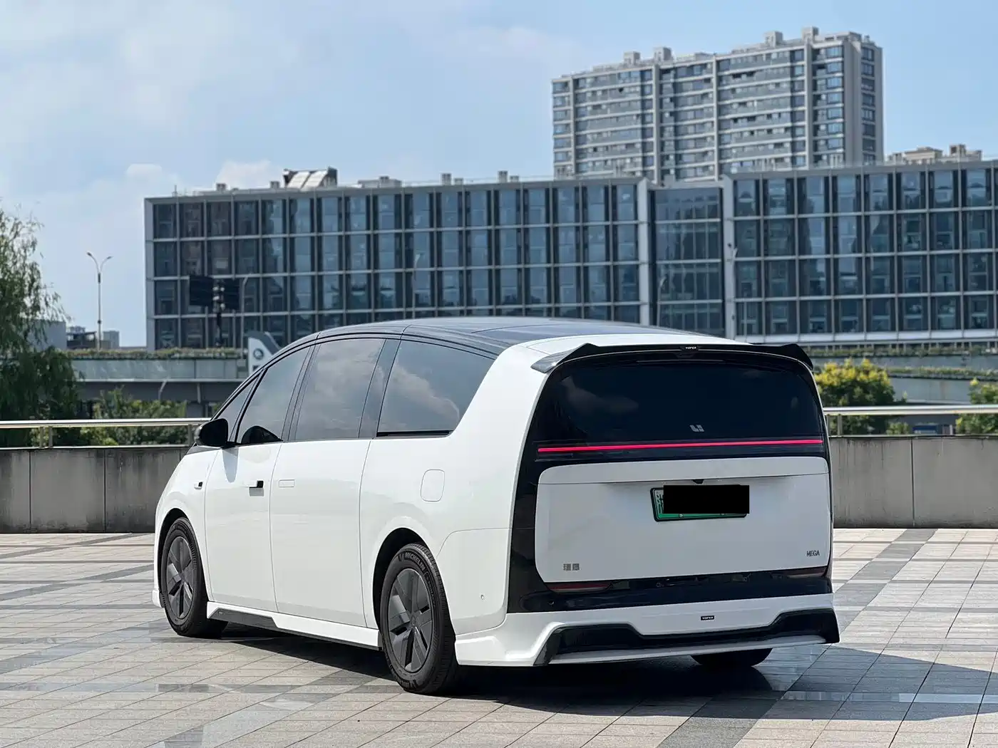 2026 Li Auto MEGA