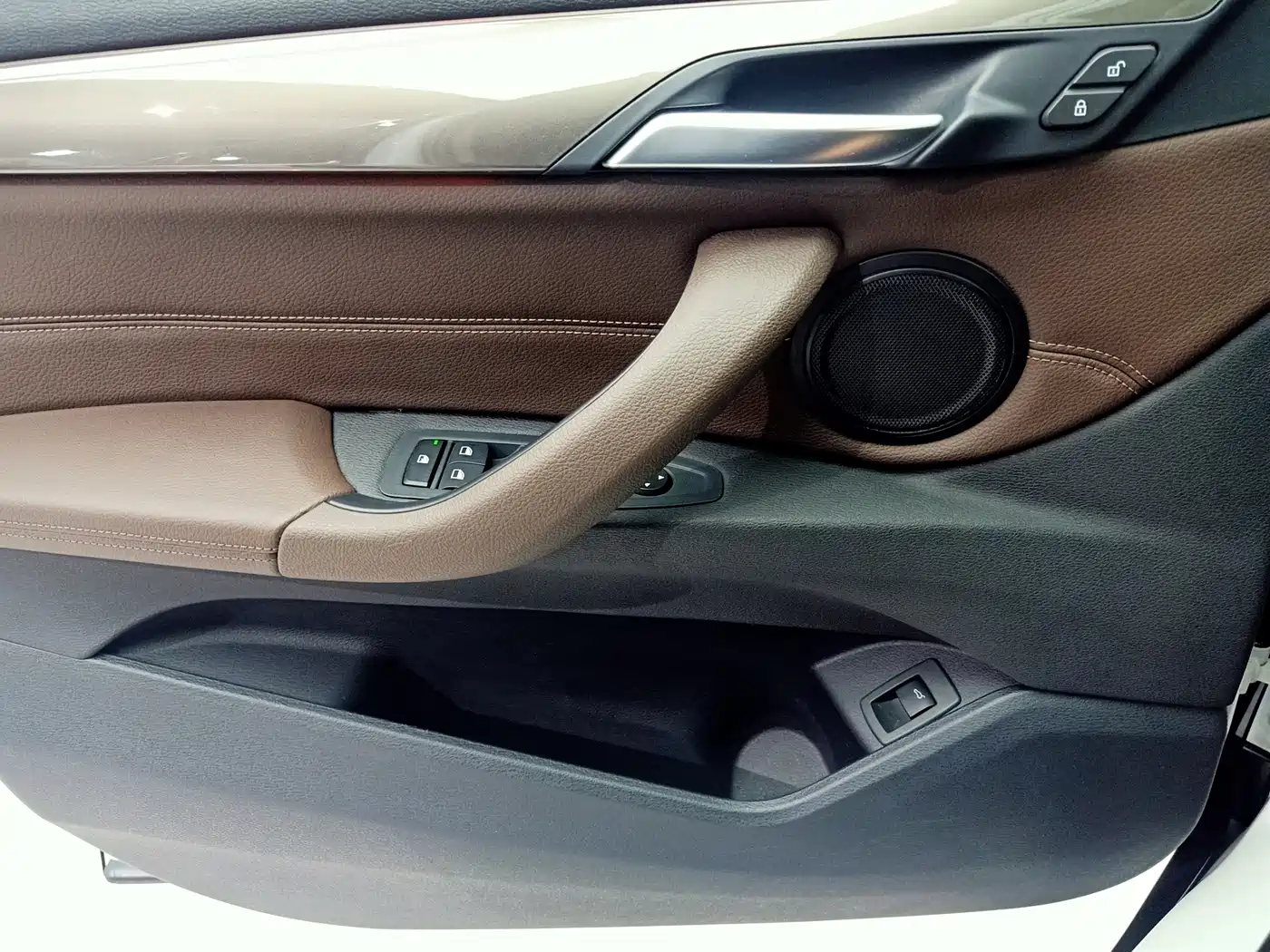 BMW X1 2016 xDrive20Li Luxury Model фото 16