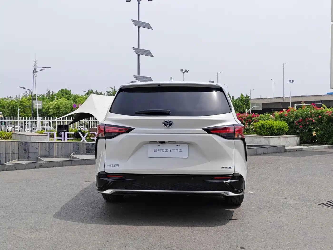 Toyota Granvia 2023 2.5L Hybrid Luxury Edition фото 6