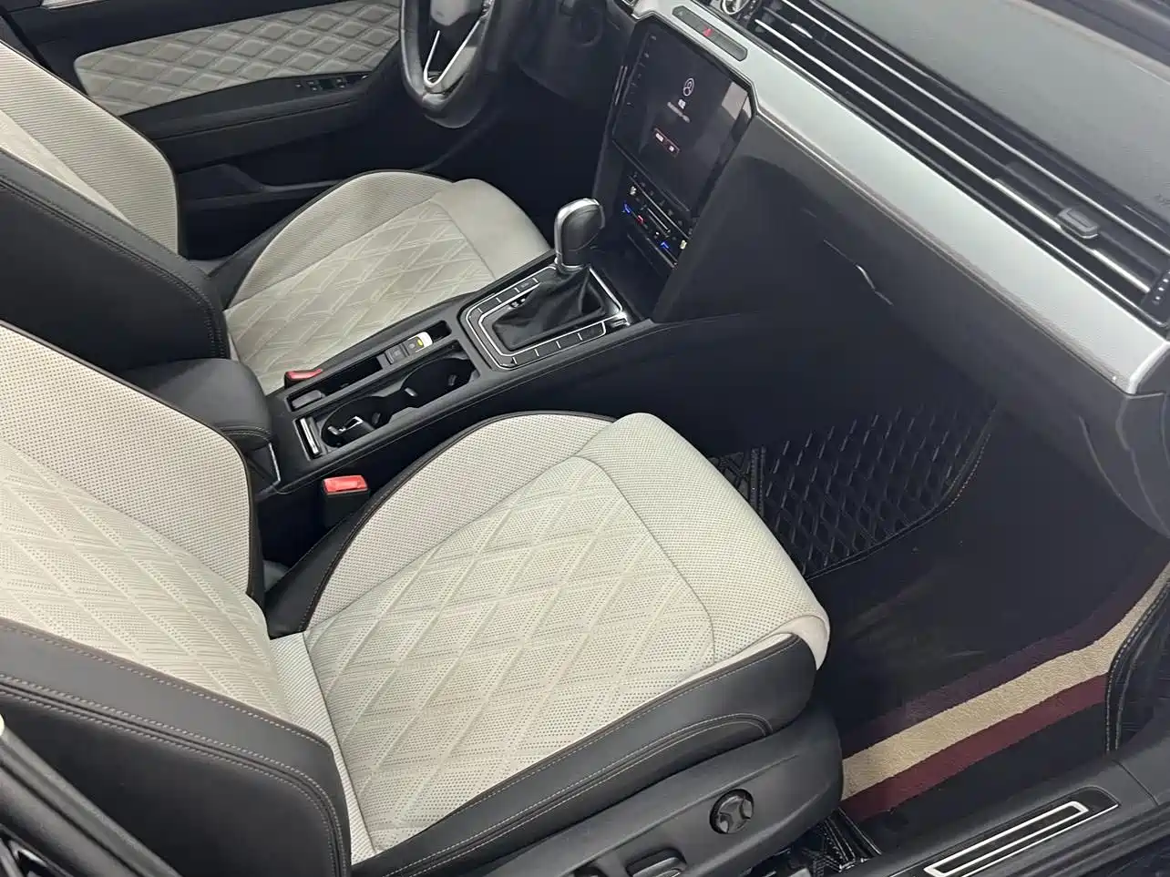 Volkswagen Magotan 2023 2 Million Units Anniversary Edition 330TSI DSG Leading Type фото 27