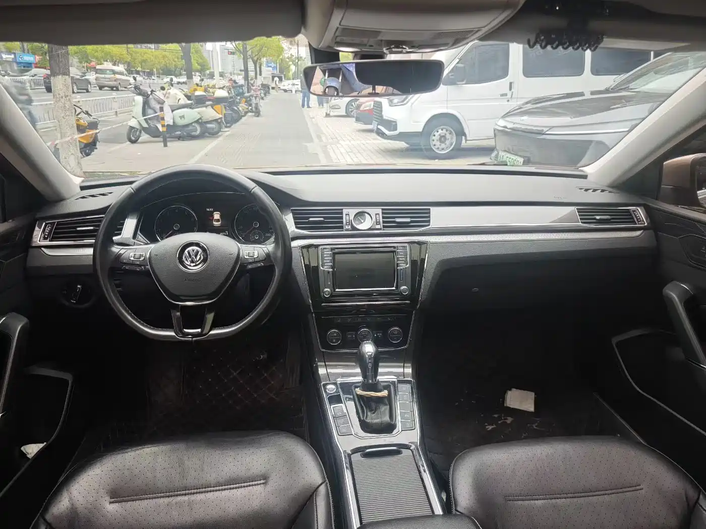 Volkswagen Passat 2017 330TSI DSG Luxury фото 9