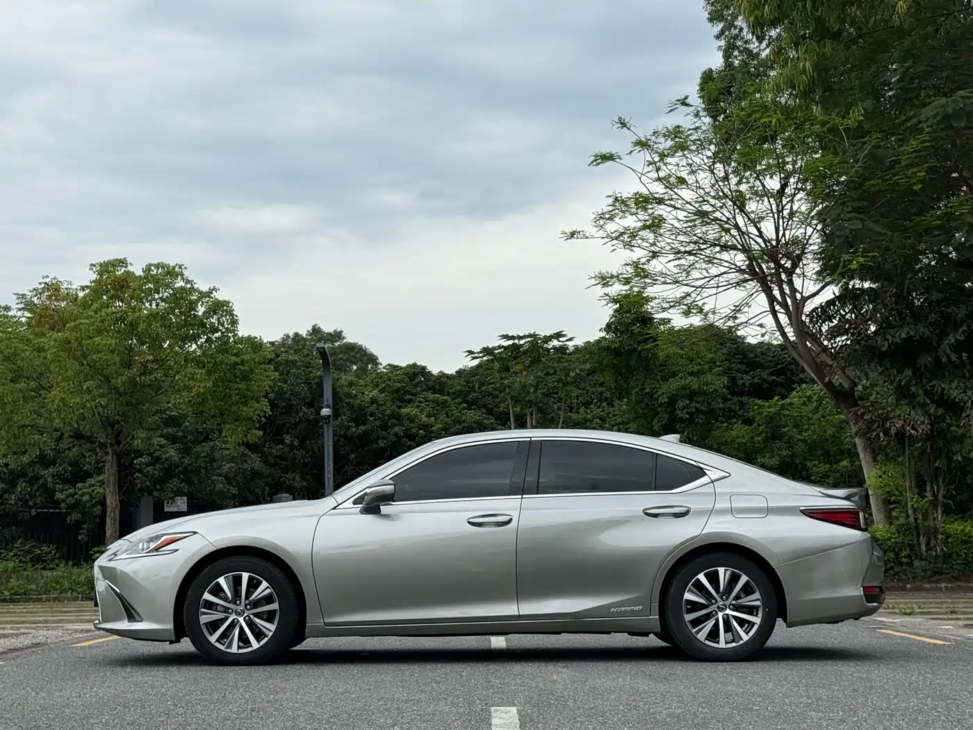 Lexus ES 2021 300h Excellence Edition фото 16