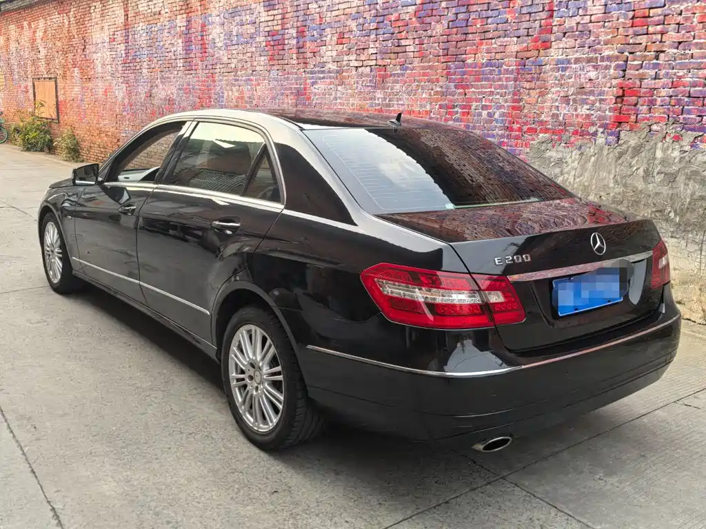 Фото 4 - Mercedes-Benz E-Class