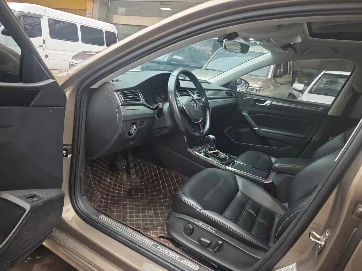 Volkswagen Passat 2017 330TSI DSG Luxury фото 8
