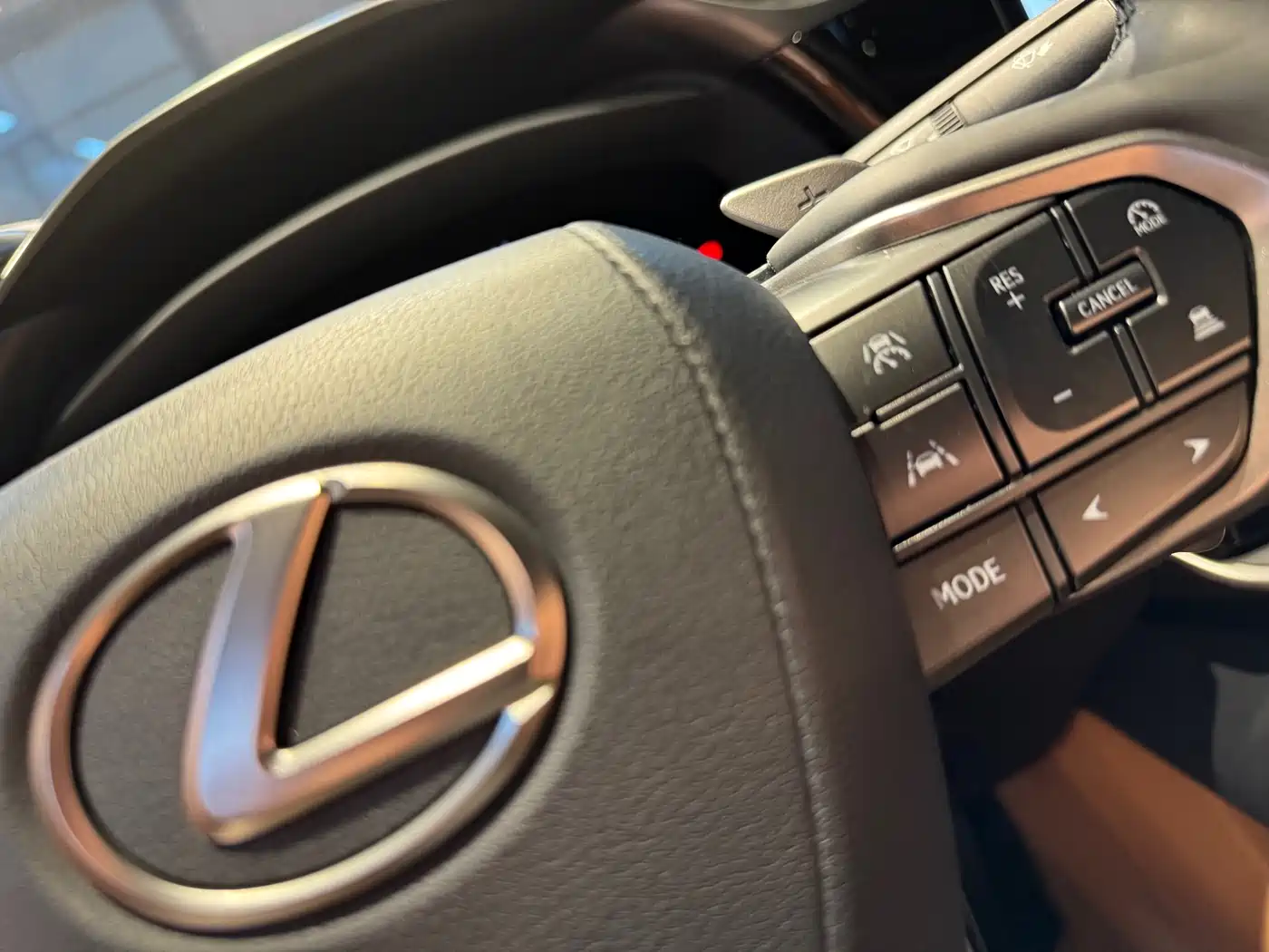 Lexus RZ 2023 450e 4WD Deluxe фото 8