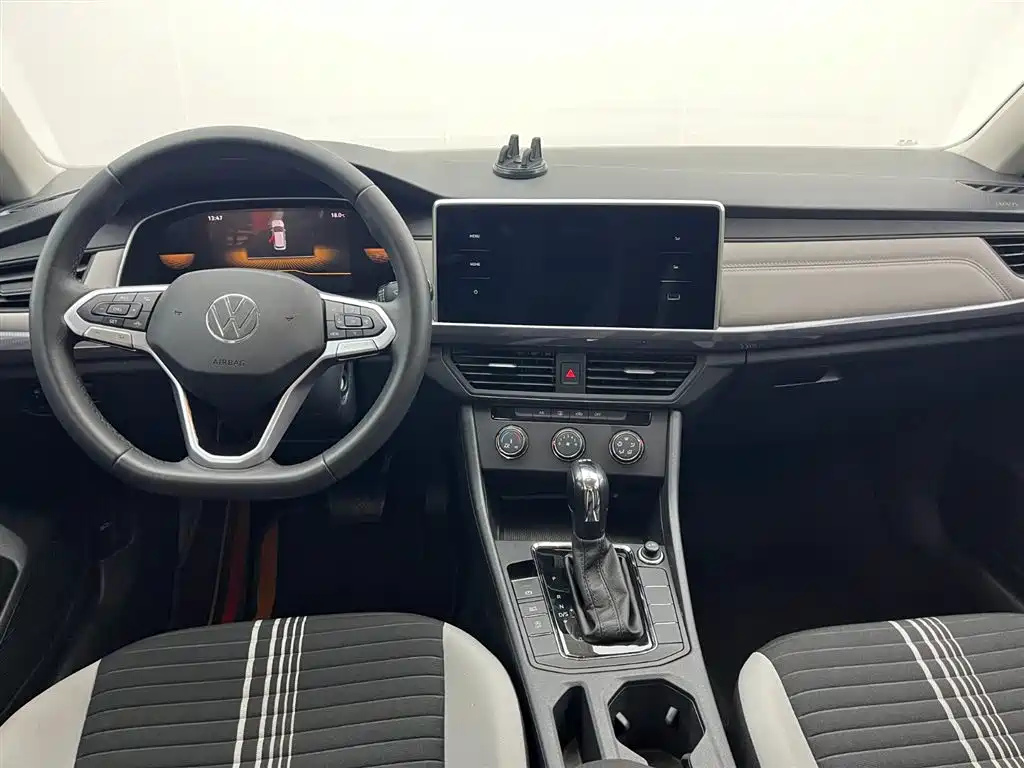 Volkswagen Bora 2024 200TSI DSG Smooth Ride Edition фото 10